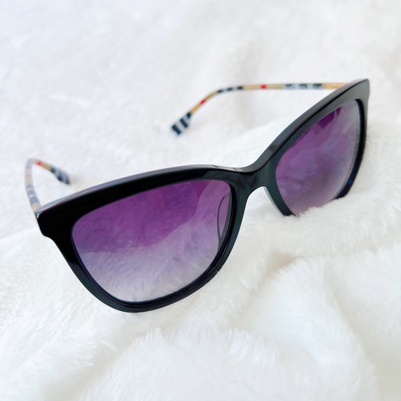 Burberry Black Large Polarized Gradient Sunglasses - Picture 3 of 9